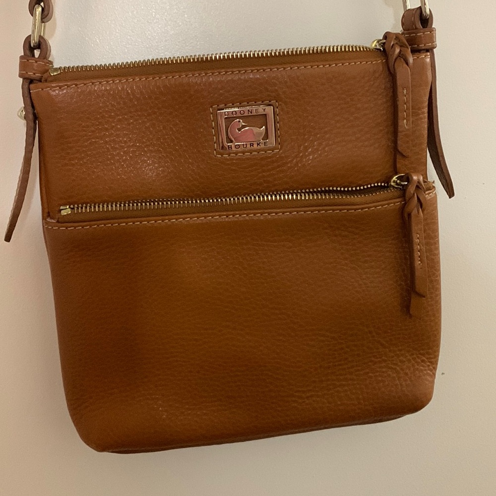 DOONEY & BOURKE TAN LEATHER CROSSBODY PURSE